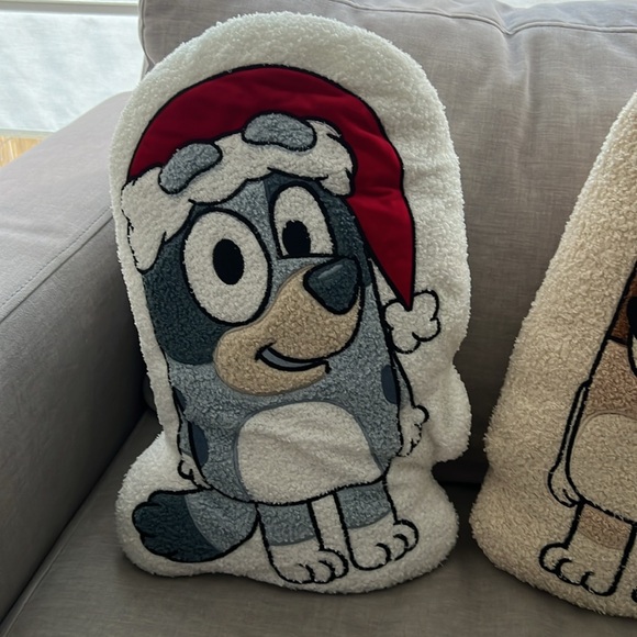 BLUEY and BINGO Christmas pillows - Picture 2 of 4